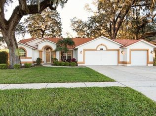 6913 N Lake Dr, Zephyrhills, FL 33542
