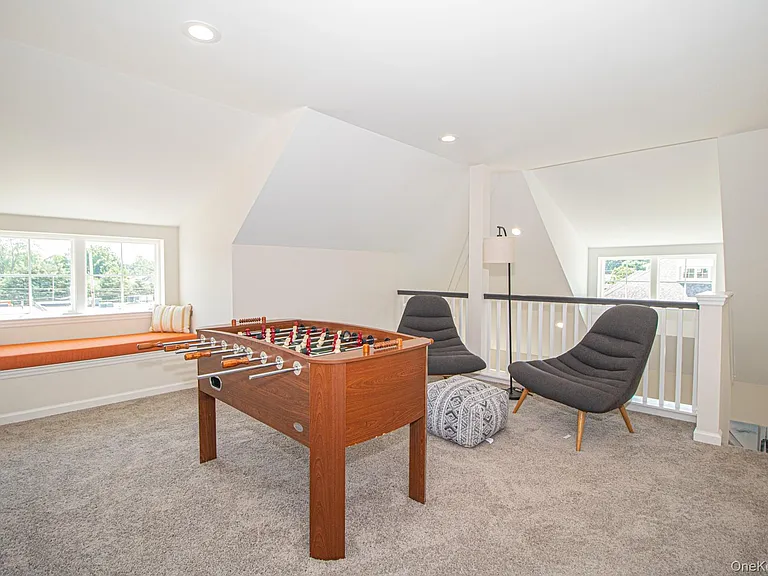 208 Ashley Ct — Photo 21