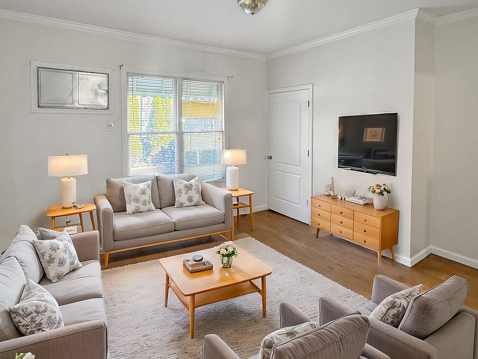 LIVING ROOM (STAGED )
