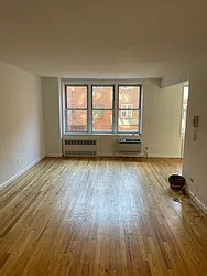 Rented by K & O Realty Associates Inc.