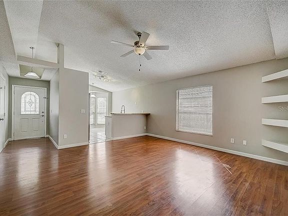 4th image of 437 Winding Oak Ln