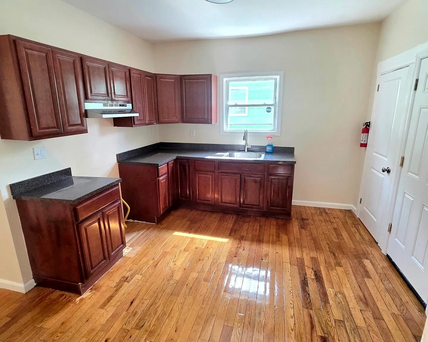 1035 Hunterdon St — Photo 2