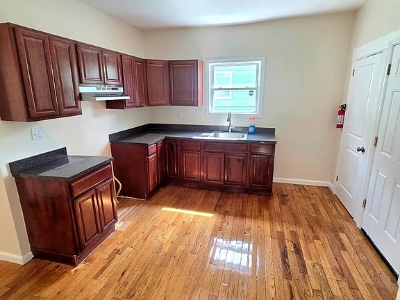 2nd image of 1035 Hunterdon St Floor 2
