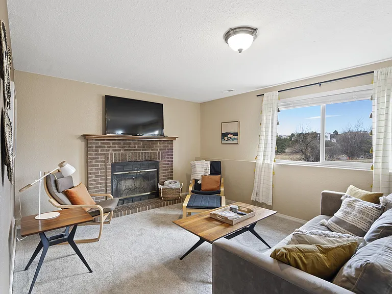500 Trumbull Ln — Photo 20