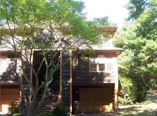 27 Tamarac Ridge Cir, Shelton, CT 06484