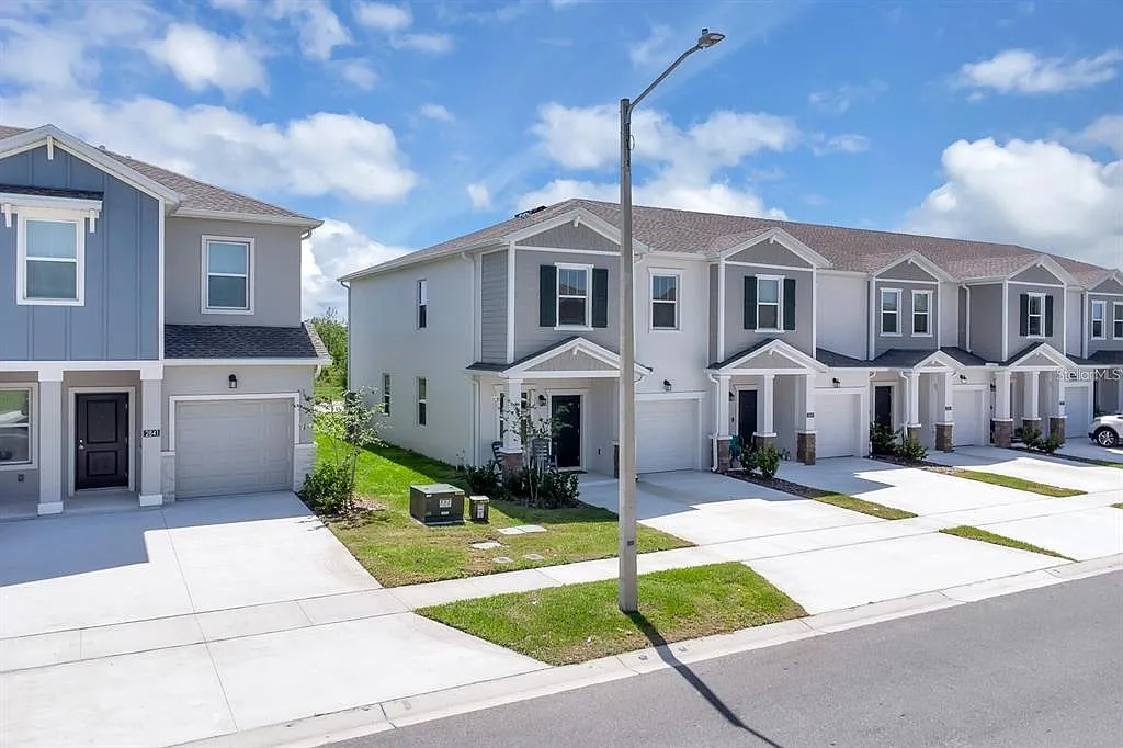 3 bed, 2.5 bath, 1888 sqft, $1,895 — Photo 3