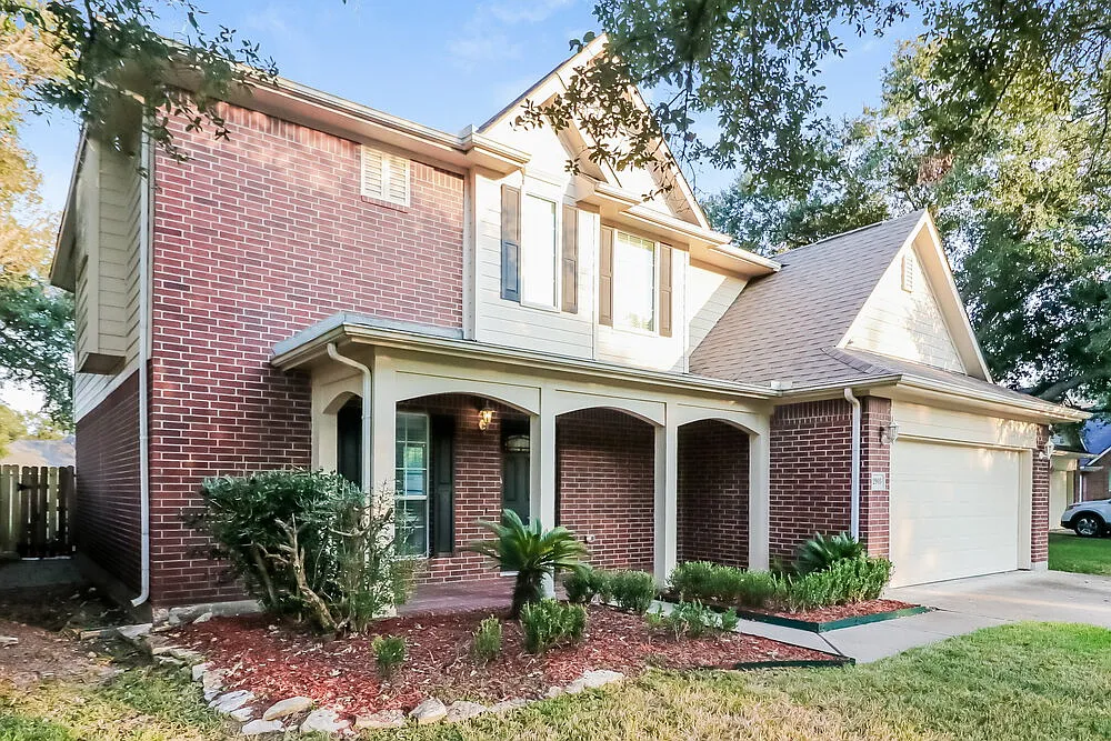4 bed, 2.5 bath, 2407 sqft, $2,365 — Photo 4