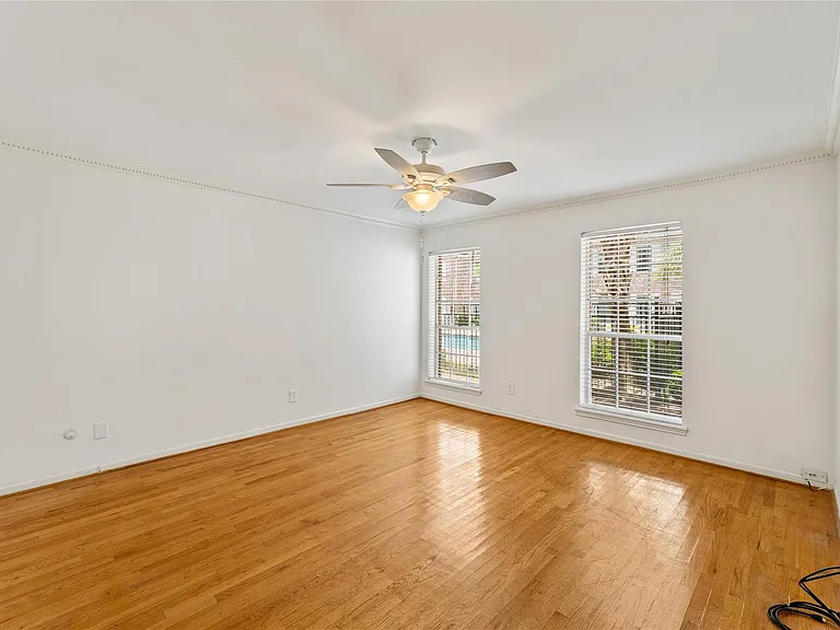 359 N Post Oak Ln #127 — Photo 16