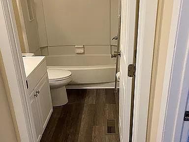 Full bath upstairs