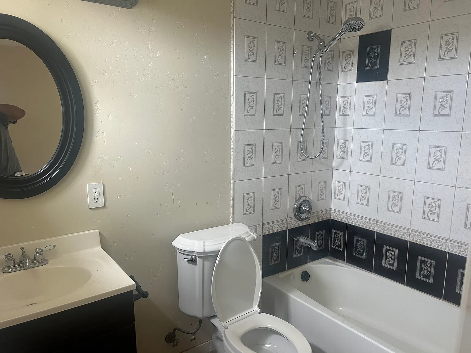 Studio, 350 sqft, $2,000 — Photo 3