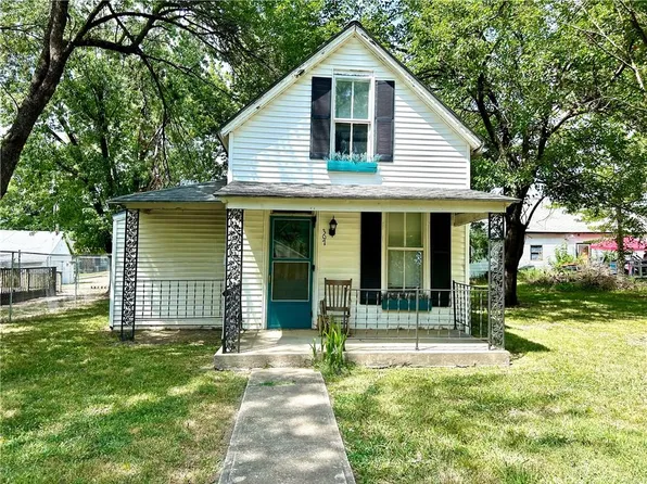 307 E 12th St, Pleasanton, KS 66075