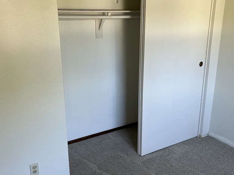 451 Summer View Cir — Photo 16