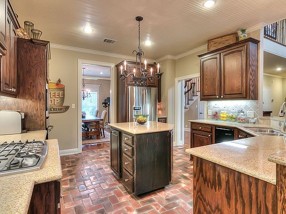 4th image of 216 Woodrun Pl