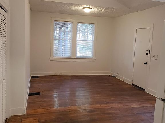 Large and bright living/dining space