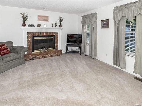 4th image of 1032 Meadow Lake Dr