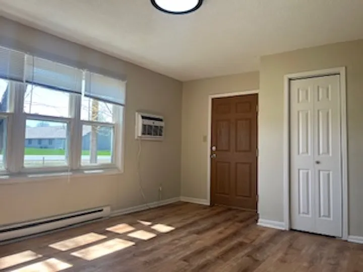 205 W Graham St #4 — Photo 8