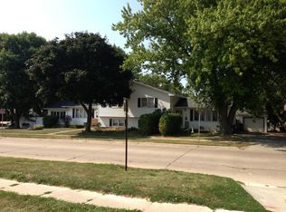 1124 Royal Dr, Cedar Falls, IA 50613