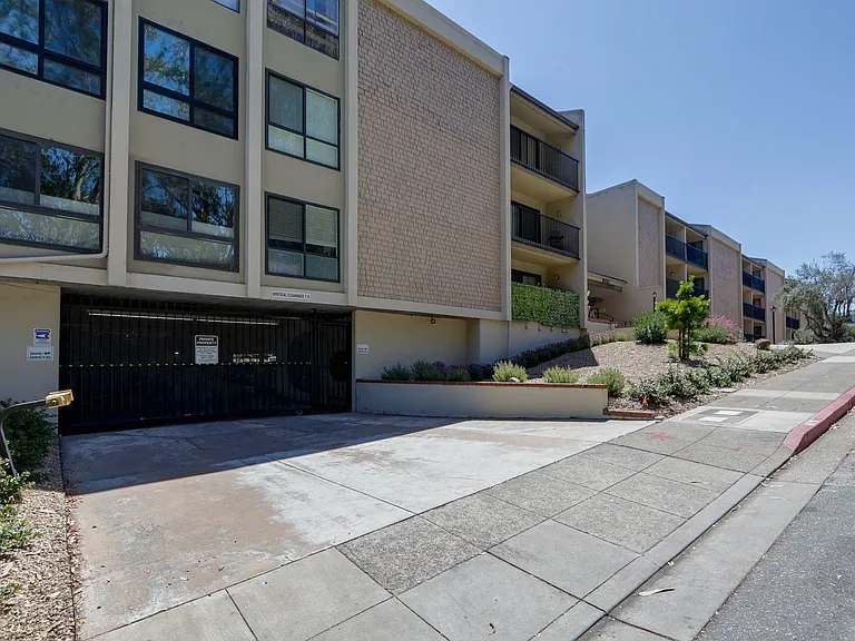 380 Vallejo Dr #128 — Photo 35