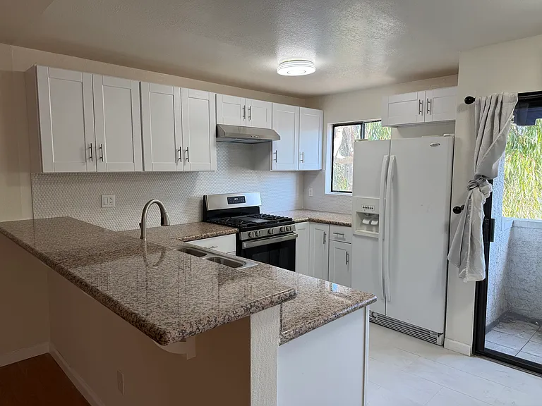 18530 Hatteras St #313 — Photo 6
