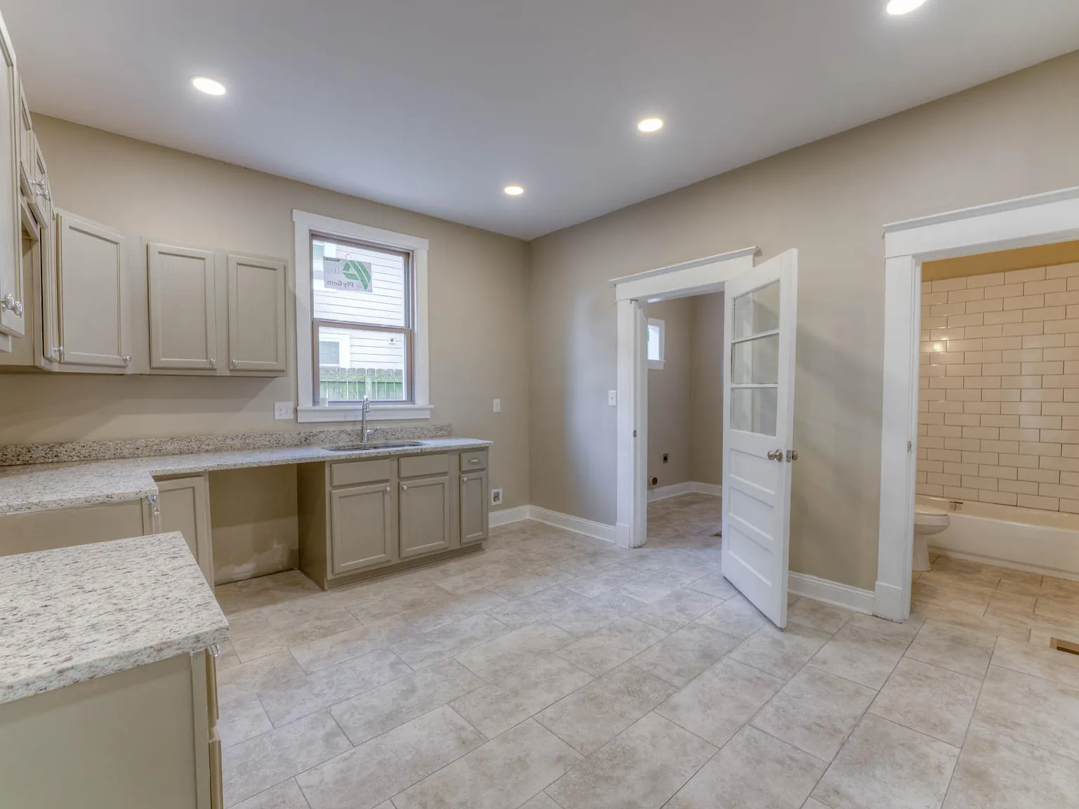 4 bed, 2364 sqft, $2,300 — Photo 4