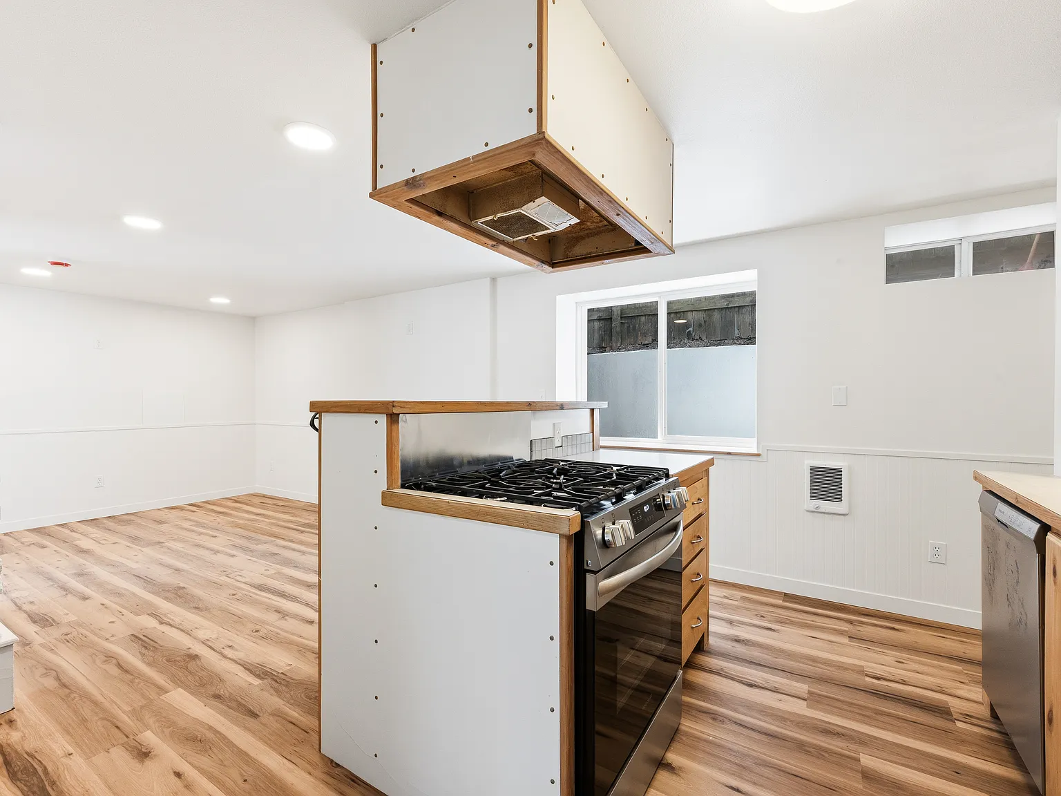2 bed, 900 sqft, $1,250 — Photo 4
