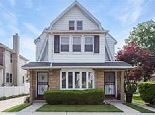635 S 12th St, New Hyde Park, NY 11040