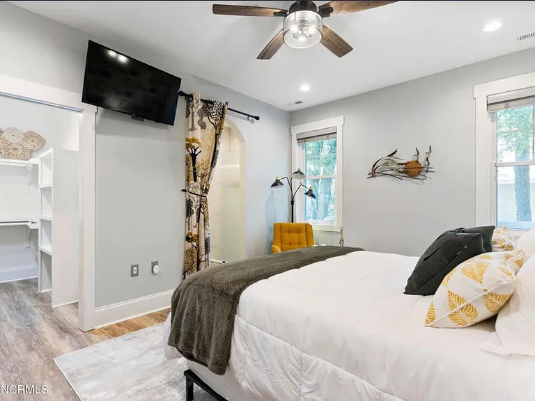 529 Spencer Farlow Dr #B — Photo 9