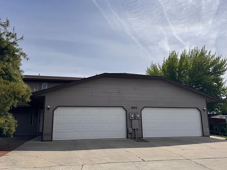 601 S 72nd Ave — Photo 4