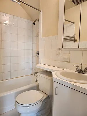 Rented by Frank Valvo Real Estate | media 22