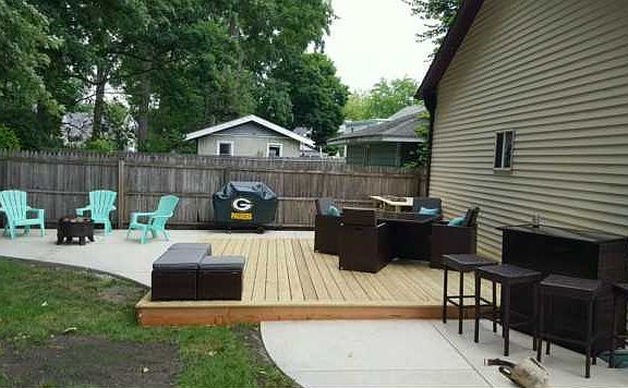 Deck to entertain on