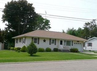 403 Shumway St, Lena, IL 61048