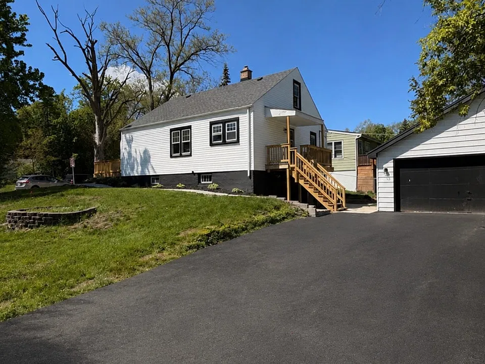 2000 Maple Ave