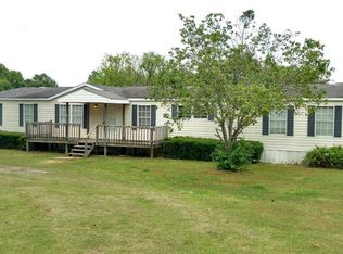 16 Lake Hill Cir, Deatsville, AL 36022