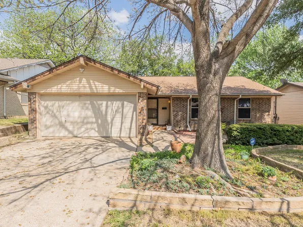 1030 SE 3rd St, Grand Prairie, TX 75051