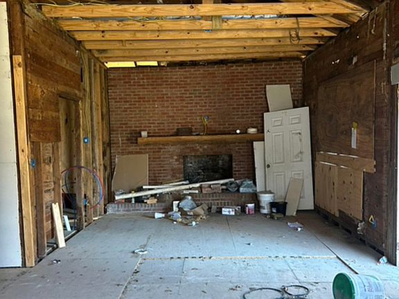 4th image of 1103 Strong Ave