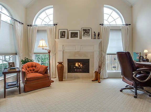 3rd image of 809 Buckhill Dr