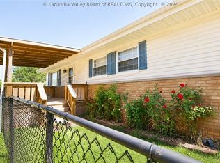 628 Cross Lanes Dr, Nitro, WV 25143