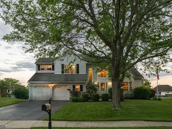 5th image of 6 Snead Ct