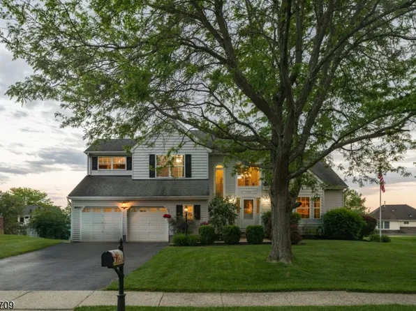 6 Snead Ct, Mount Olive Twp., NJ 07836