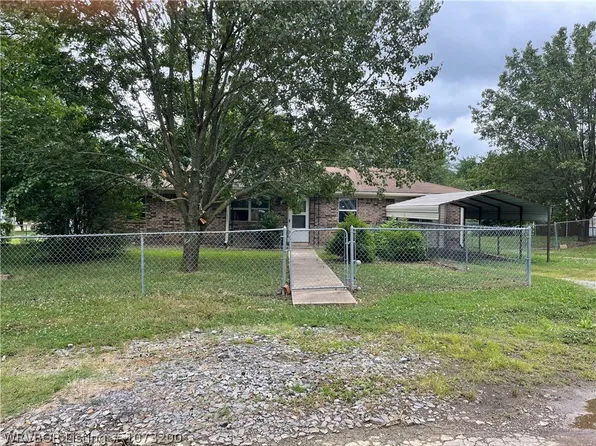 21559 W Forest Ave, Howe, OK 74940