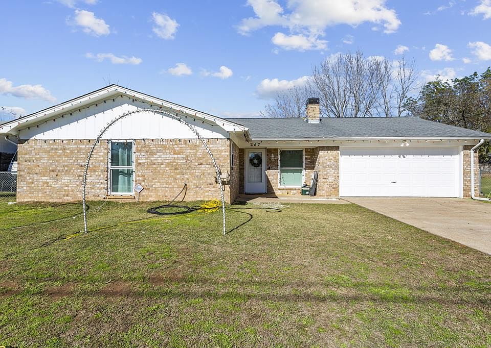 1st image of 207 Palm Dr