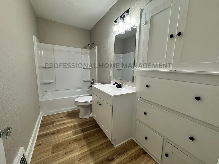 651 S Spruce St — Photo 4