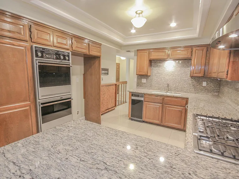 405 Genoa St #2 — Photo 14