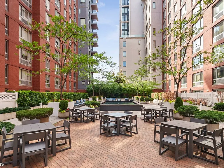 555 W 23rd St #S10L — Photo 12