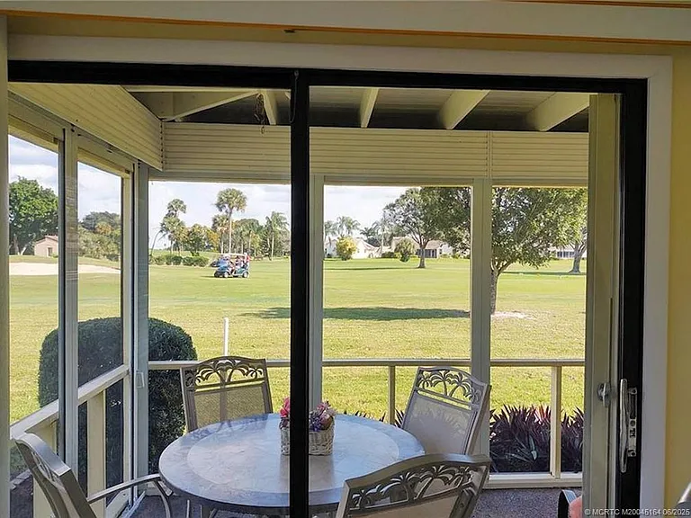 SE Sea Island Way — Photo 58