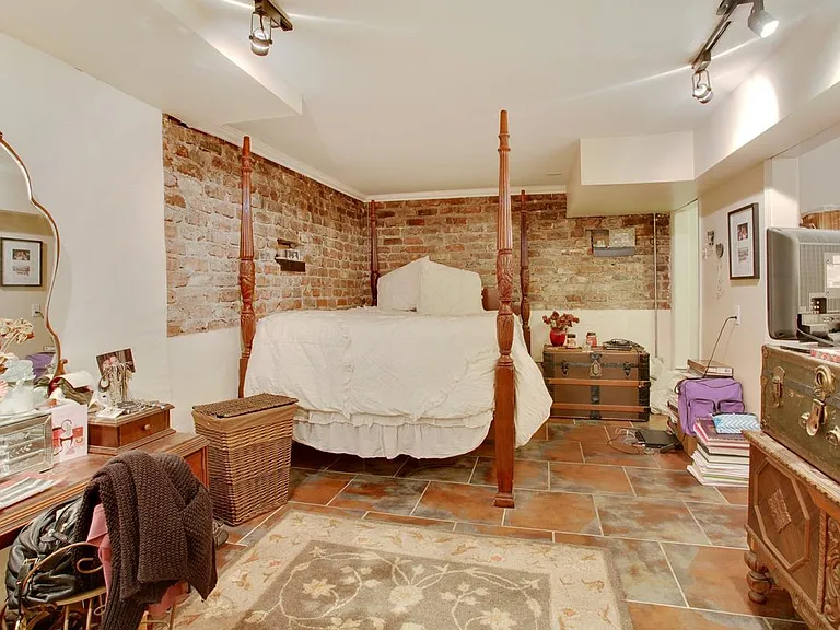 2720 Octavia St — Photo 10