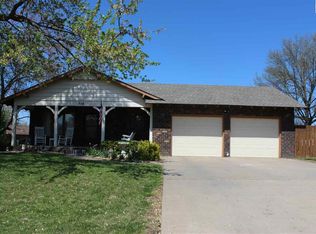 314 N Blue Spruce Rd, Hutchinson, KS 67502