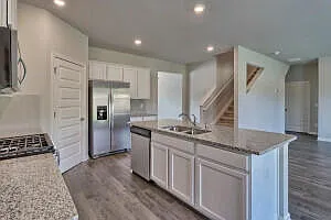 5 bed, 3.0 bath, 2535 sqft, $2,350 — Photo 4
