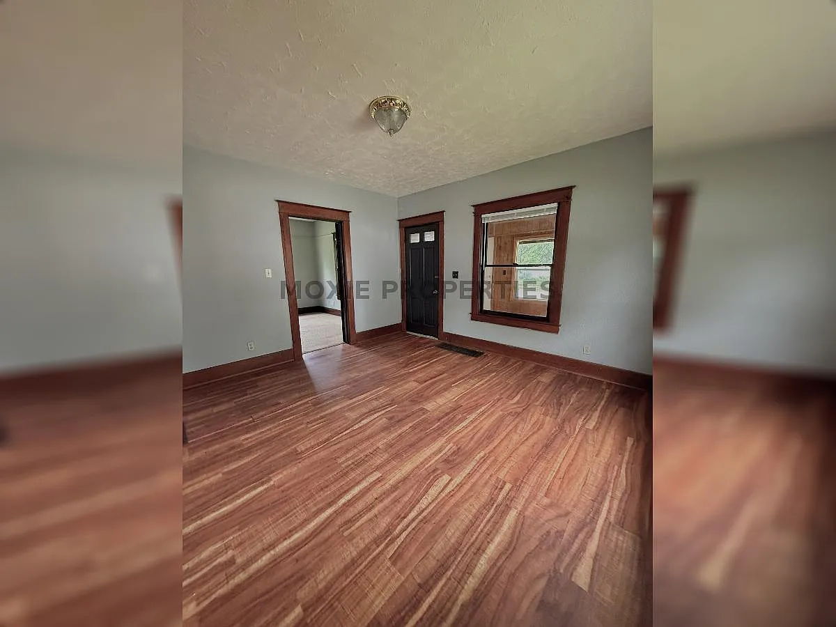 3 bed, 1358 sqft, $1,105 — Photo 3