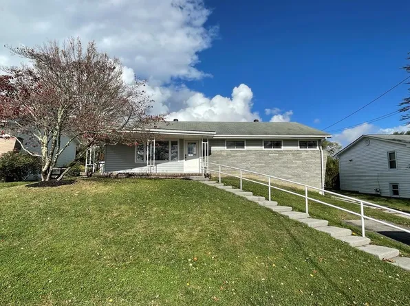 106 Cedar Ln, Princeton, WV 24740